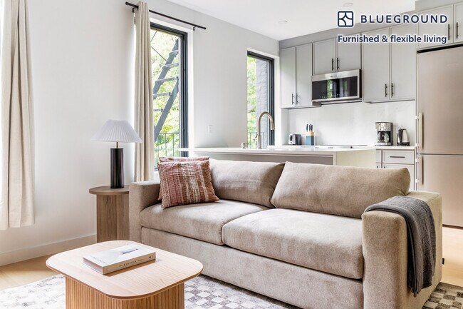 Building Photo - 227 S 4th St