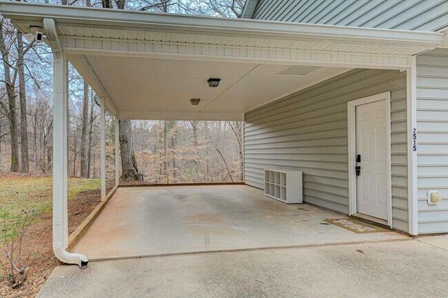 Building Photo - 2535 Hickory Rd