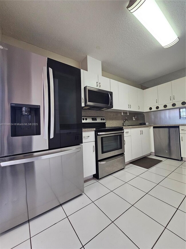 Foto del edificio - 8905 NW 121st St