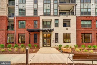 Building Photo - 102 St Ives Pl