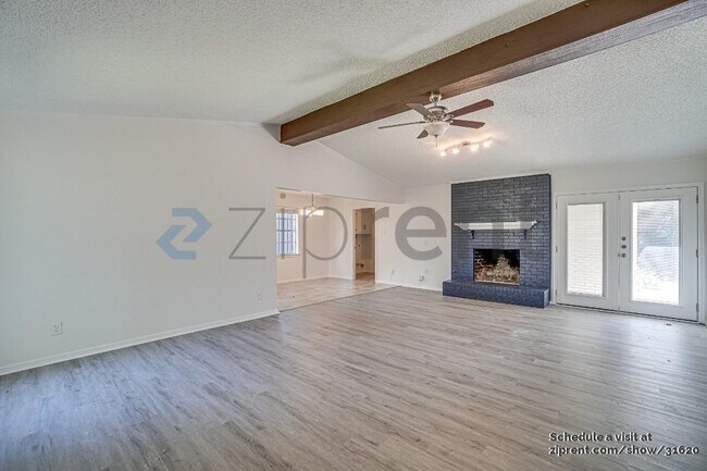 Foto del edificio - 8730 Grenadier Dr