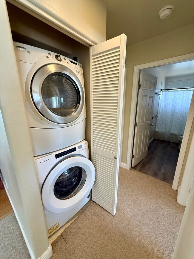 Foto del edificio - Bright 3 Bed, 2 Bath Condo