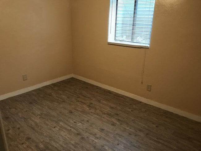 Building Photo - 1676 Riviera Dr