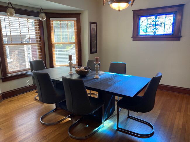 Dining table - 719 Pine St