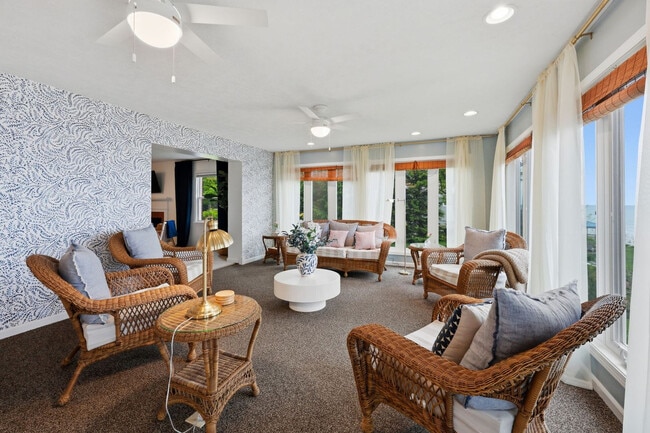 Building Photo - 5855 Shore Dr