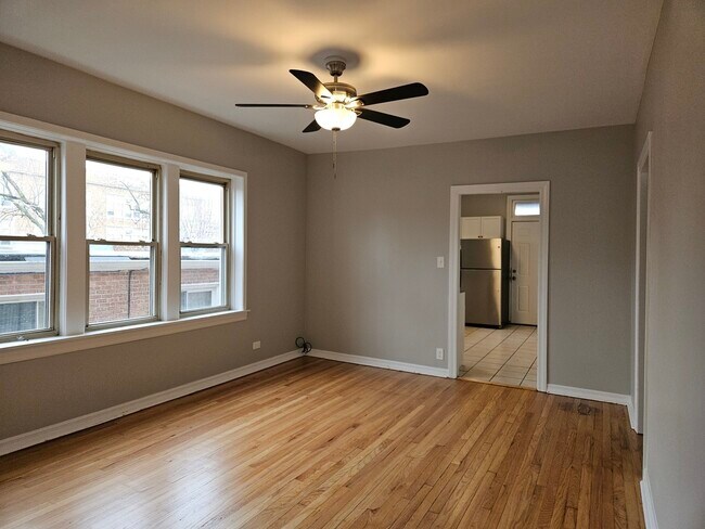 Building Photo - 2207 W Rosemont Ave