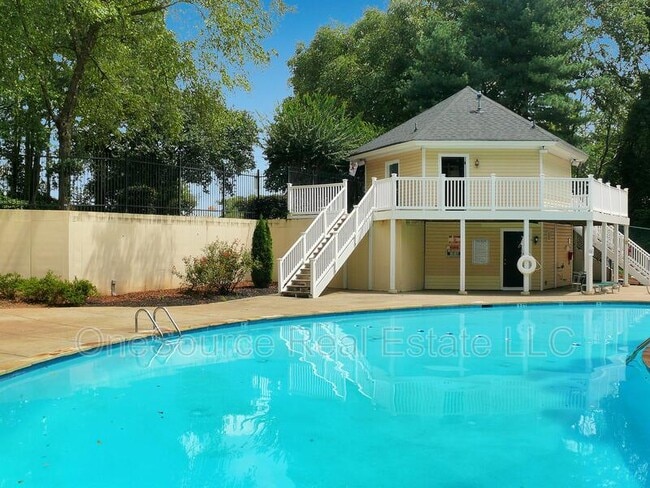 Building Photo - 1702 Augusta Dr
