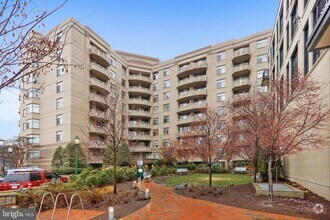 Building Photo - 7111 Woodmont Ave