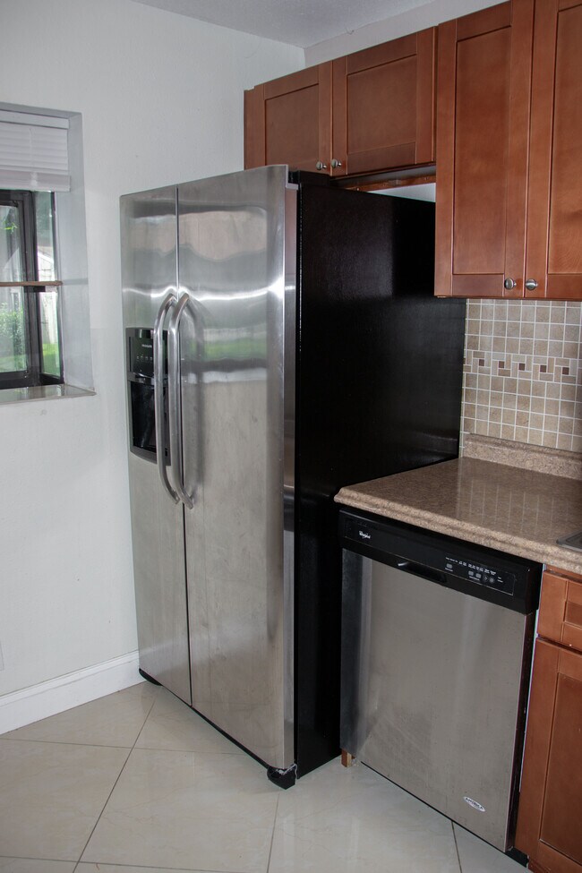 Building Photo - 503 Gardens Dr