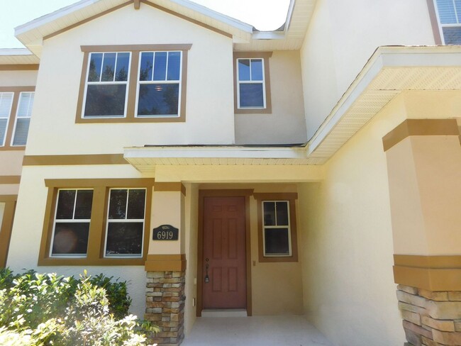 Building Photo - Charming 2-Bedroom, 2.5-Bathroom Townhome ...