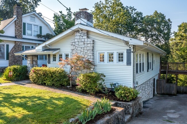 Building Photo - 3308 Alta Vista Dr