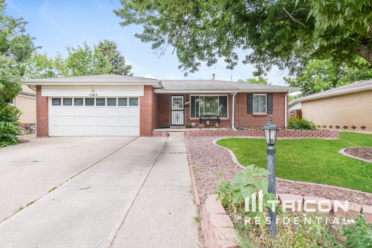 Primary Photo - 1265 S Fenton St