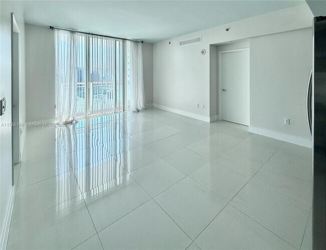 Foto del edificio - 950 Brickell Bay Dr