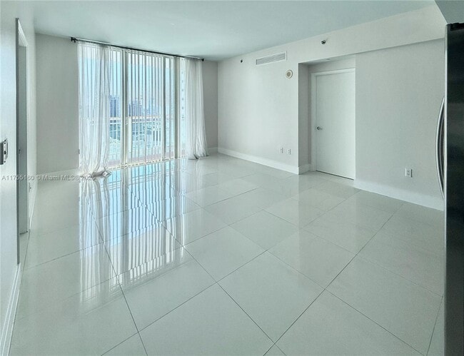 Building Photo - 950 Brickell Bay Dr