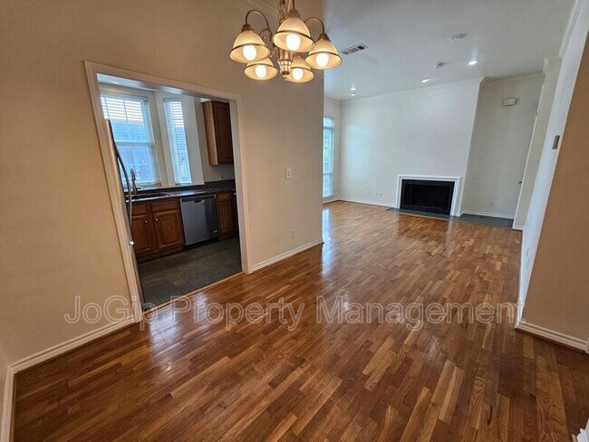 Foto del edificio - 4106 Newton Ave
