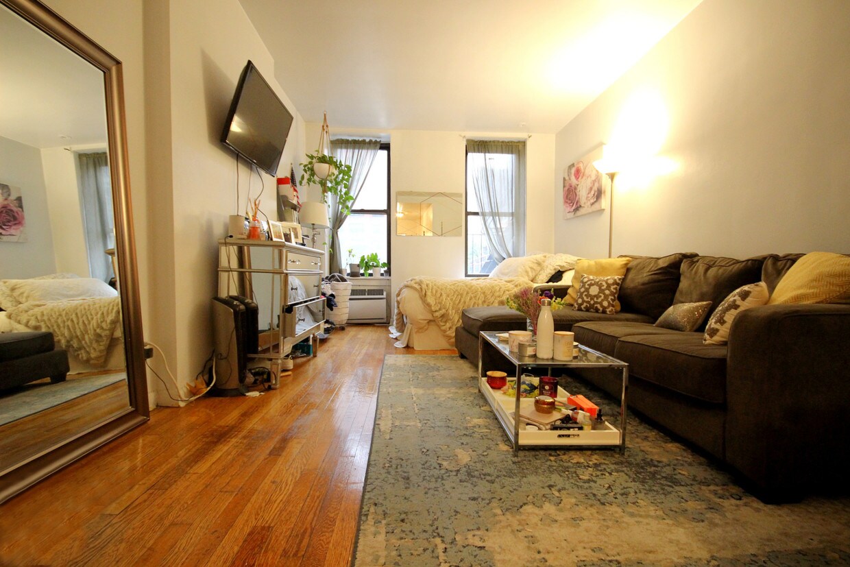 Building Photo - 247 East 52nd Street
