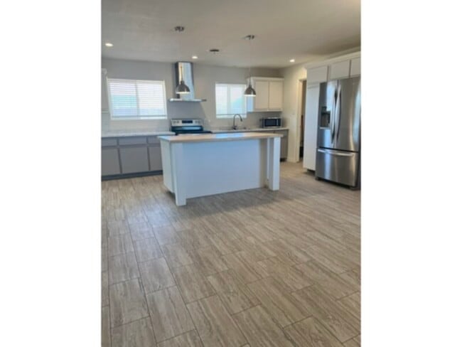 Building Photo - 3 bedroom 2 bathroom newly remodeled