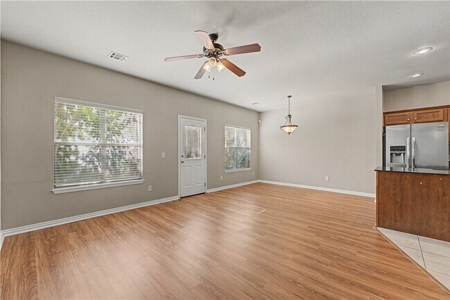 Foto del edificio - 3229 W Montrail Pl