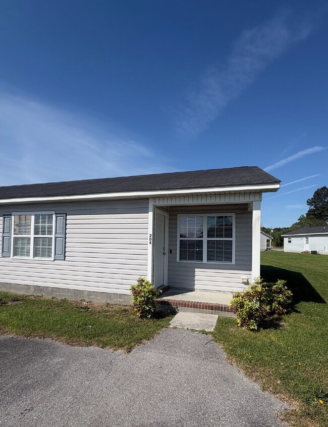 Building Photo - 204 Angus Ln