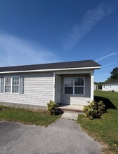 Building Photo - 204 Angus Ln