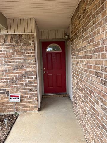Building Photo - 7609 Meadowbrook Dr