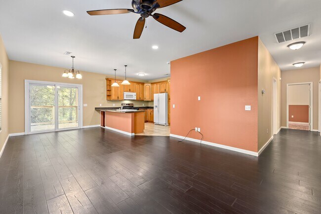 Foto del edificio - 68 Richard Dr