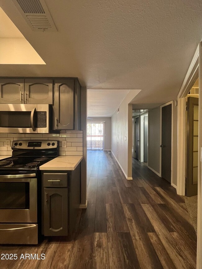 Building Photo - 3119 W Cochise Dr