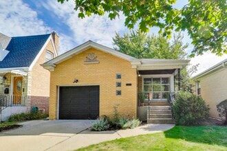 Building Photo - 6053 N Keeler Ave