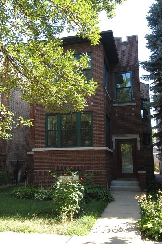 Foto principal - 2635 W Leland Ave