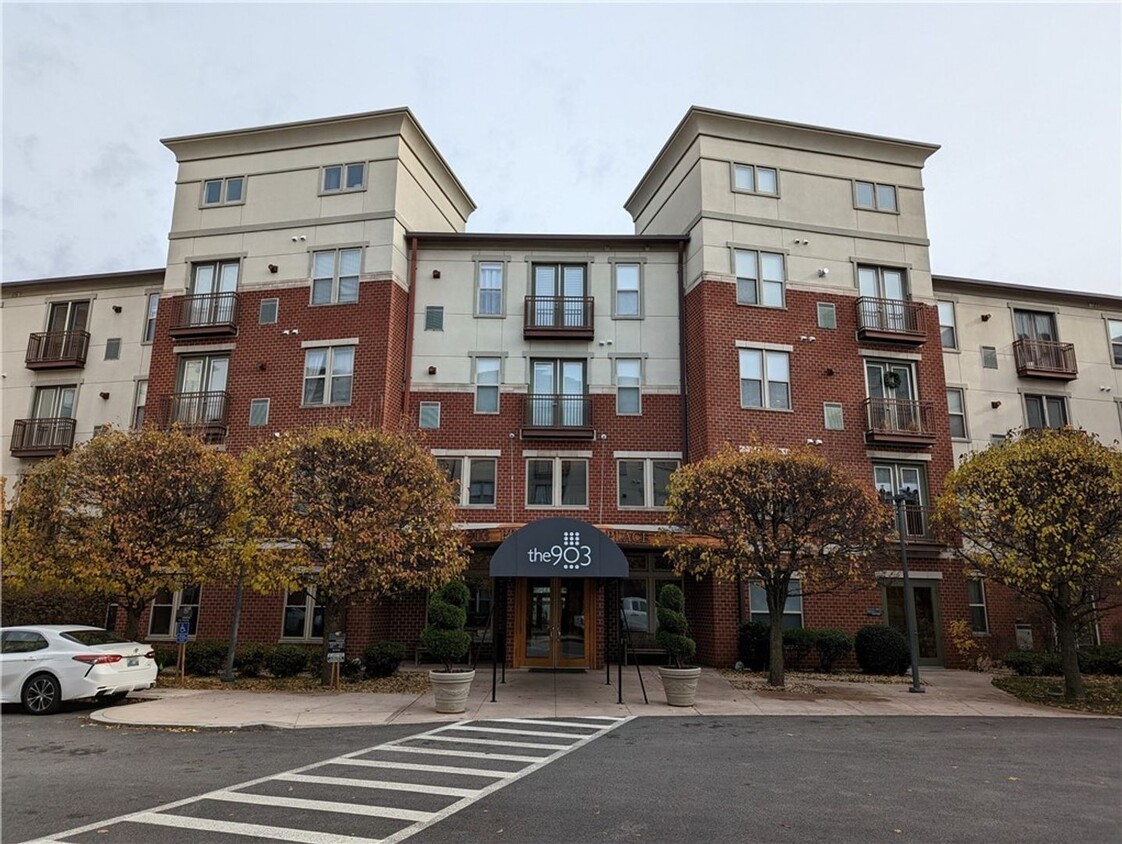 Foto principal - ****903 Providence Place – One Bed Plus Lu...