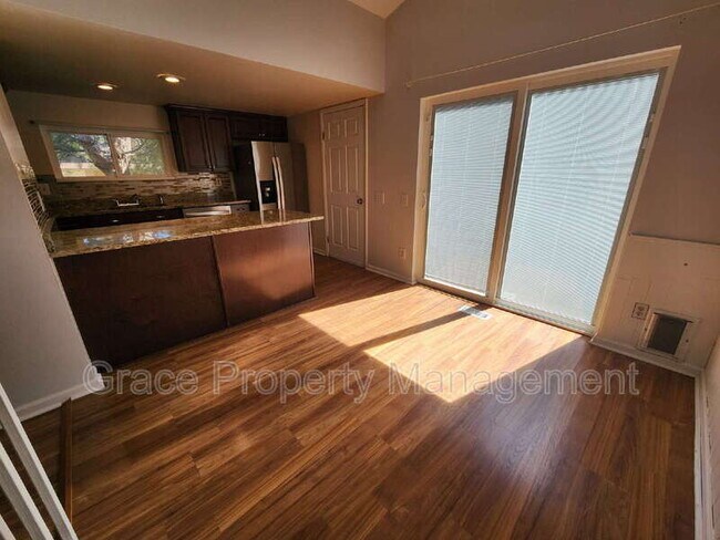 Foto del edificio - 3300 Queen Ct
