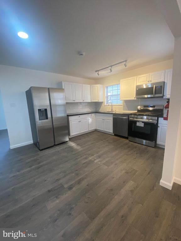 Building Photo - 532 Cormorant Dr