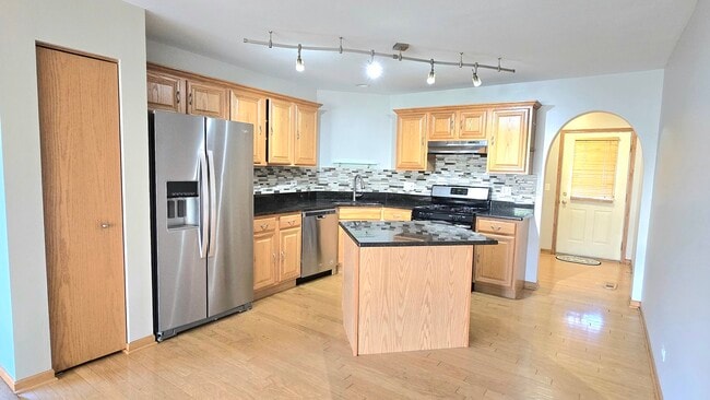 Building Photo - 3261 Cool Springs Ct