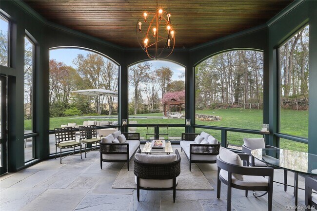 Foto del edificio - 10 Upland Rd N