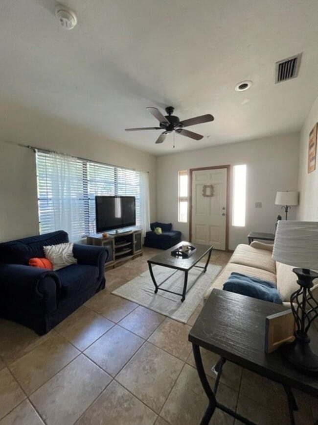 Photo - C0517 Woodbury Row Apartment