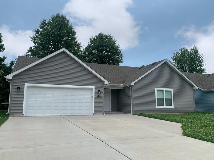 Foto del edificio - NEW CONSTRUCTION East Side Terre Haute - 5 Bedroom, 3 Baths, 2 Car Garage Home!
