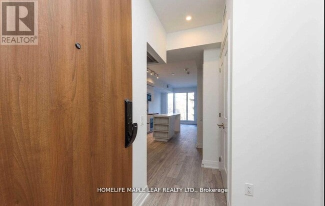 Building Photo - 21 Park St E