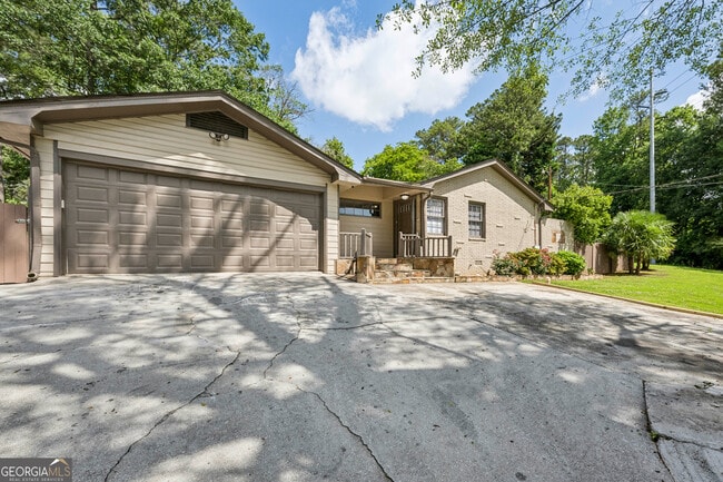 Building Photo - 2762 Dresden Dr NE