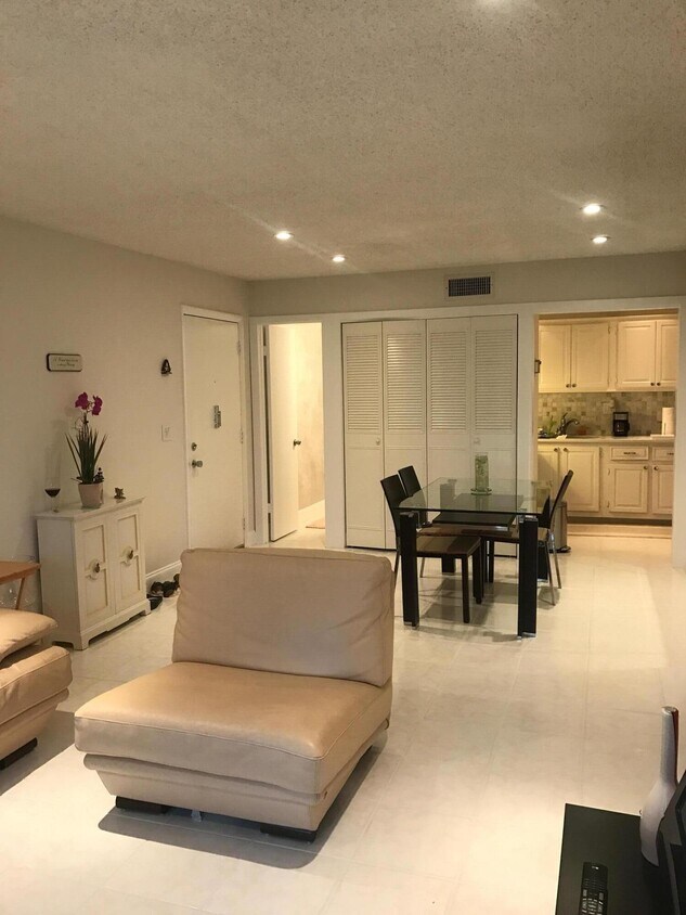 149 Lake Evelyn Dr, West Palm Beach, FL 33411 Condo for Rent in West