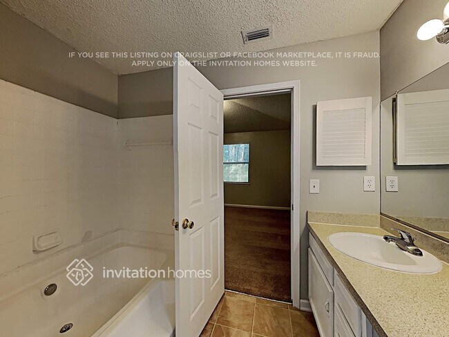 Foto del edificio - 2999 Mikris Dr E