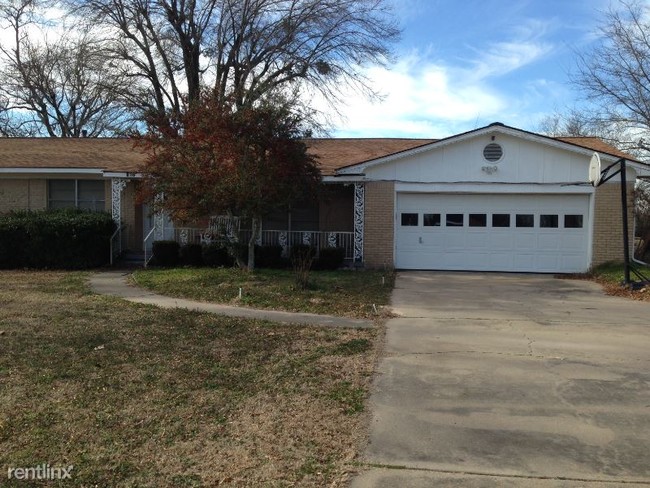 Building Photo - 816 S Runnels St