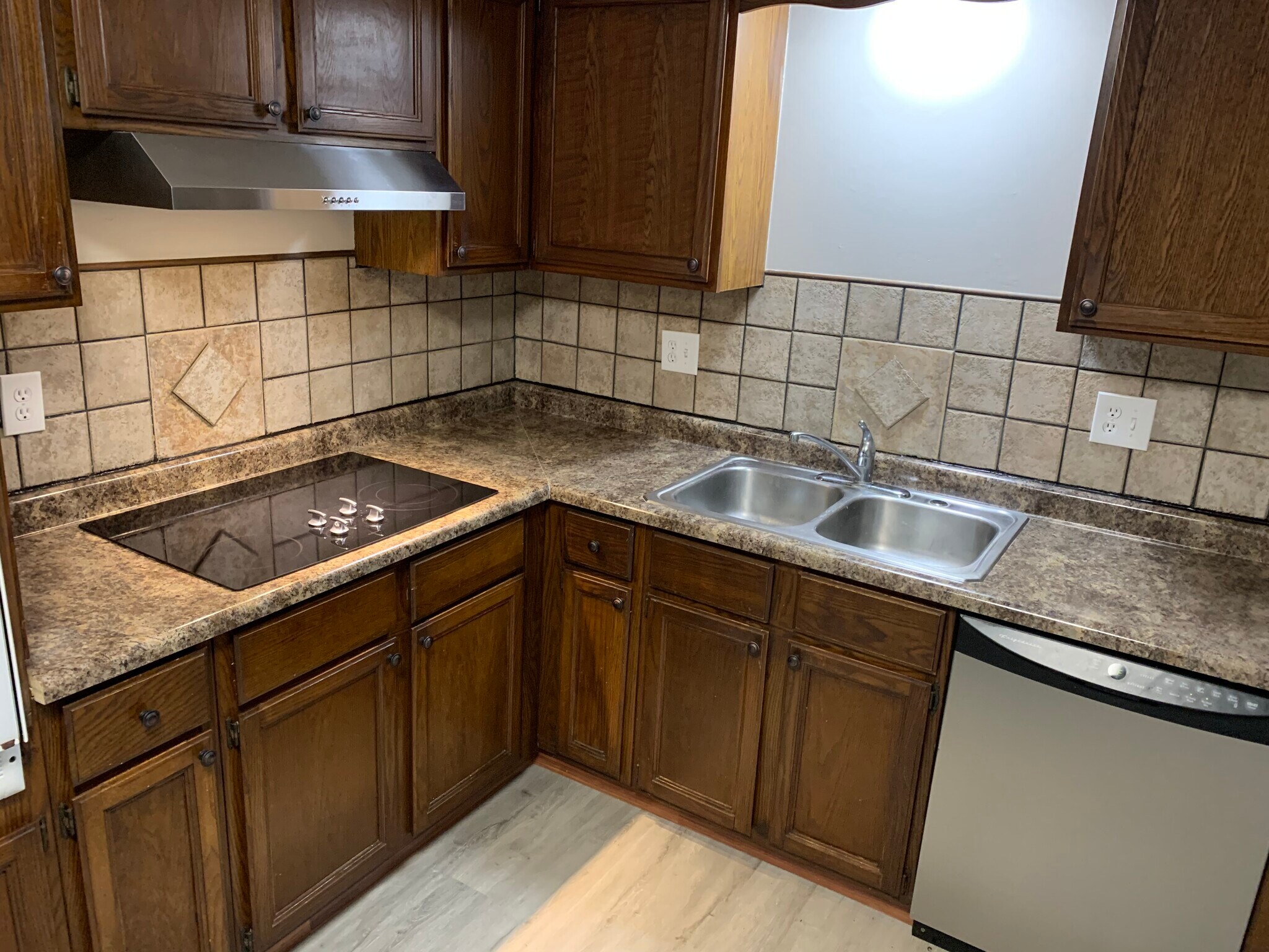 12208 Shiloh Dr Chesterland, OH 44026 – photo 5