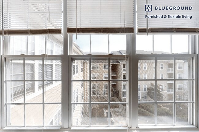 Building Photo - 2350 26th Ct S