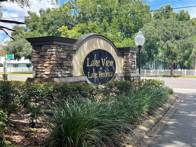 Foto del edificio - 2415 OAK PARK Way