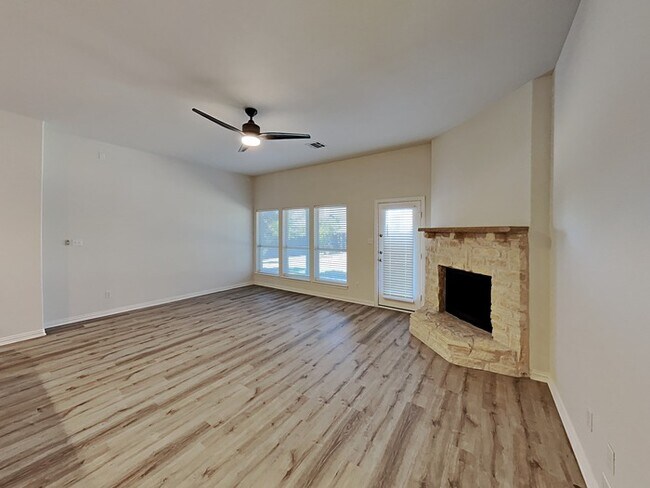 Building Photo - 705 Saddle Ridge Tr