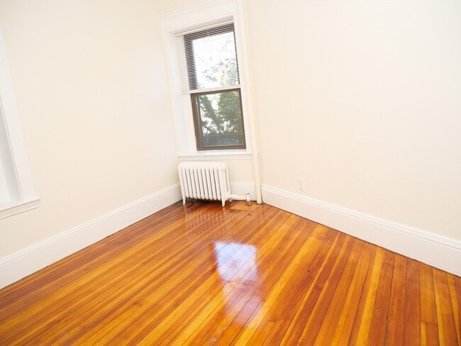 Building Photo - 1378 Beacon St
