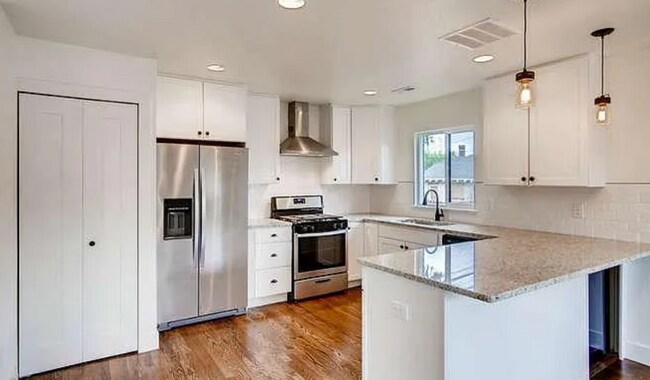 Foto del edificio - Three bedroom, 2 bathroom modern property!...