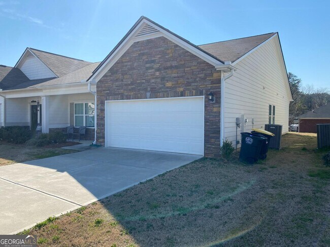 Building Photo - 18 Westwillow Dr NW