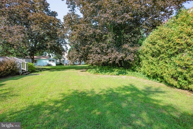 Building Photo - 221 Yale Rd S