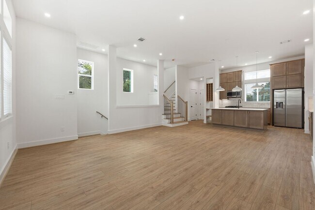 Foto del edificio - 2121 Hoskins Dr